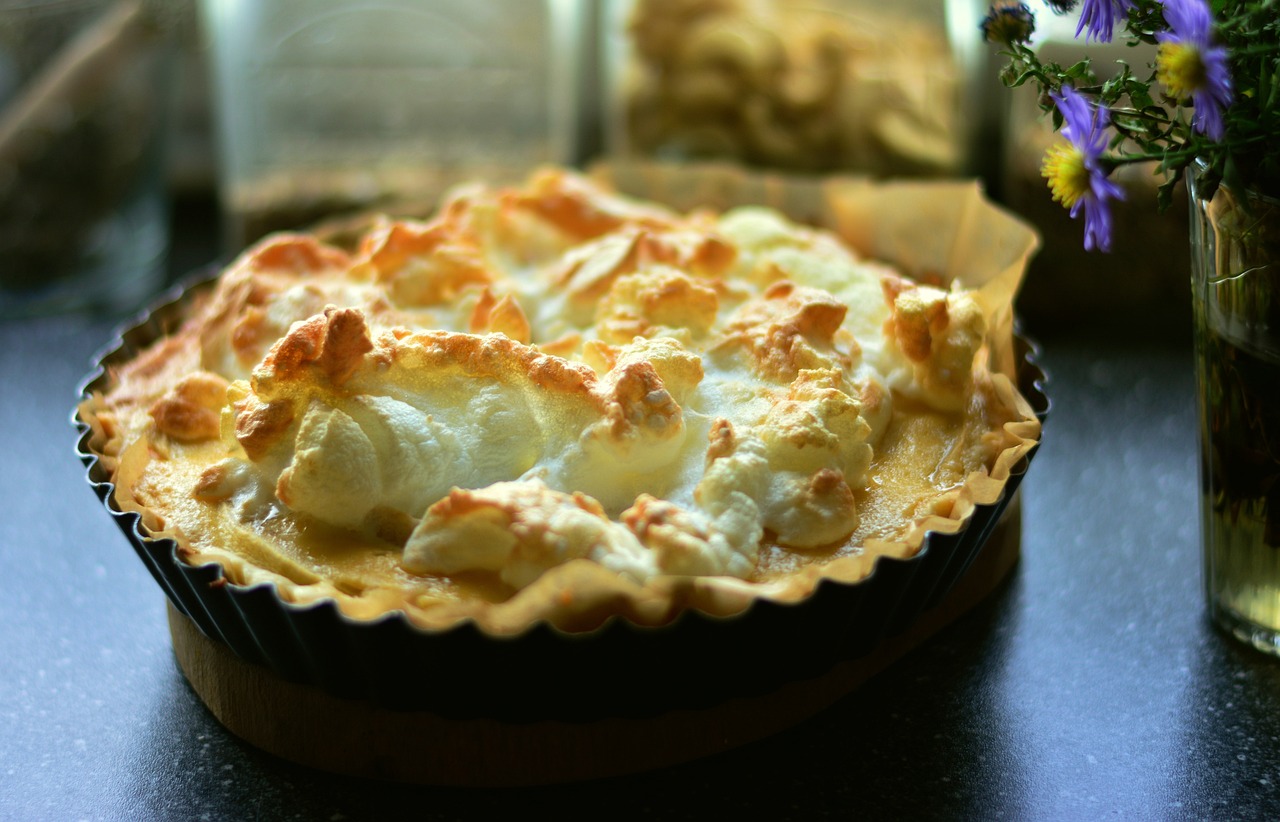 apple tart, apple cake, meringue-2845186.jpg